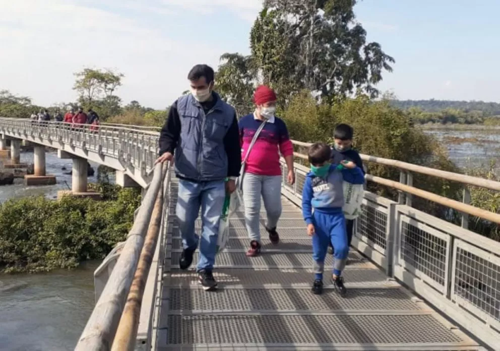 Balance positivo en la primera jornada de caminata recreativa en el Parque Iguazú