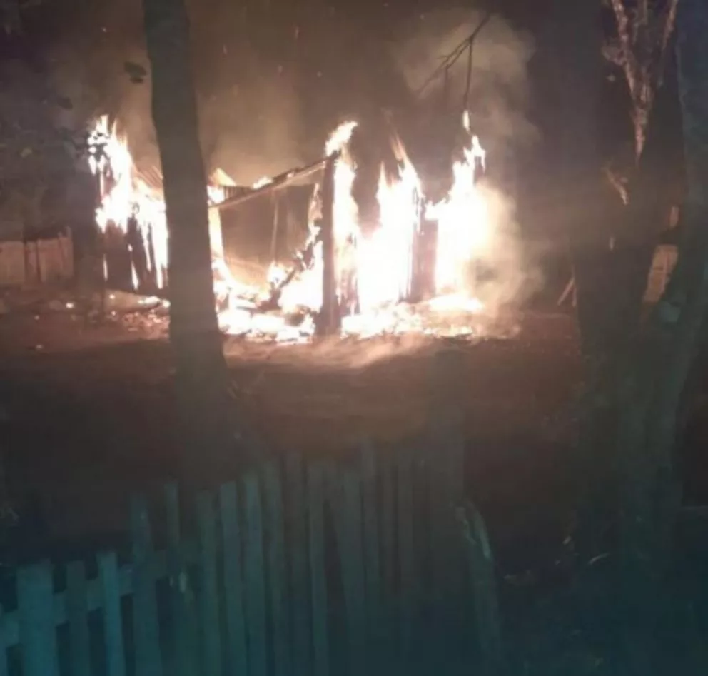 Incendio consumió por completo una vivienda en San Vicente