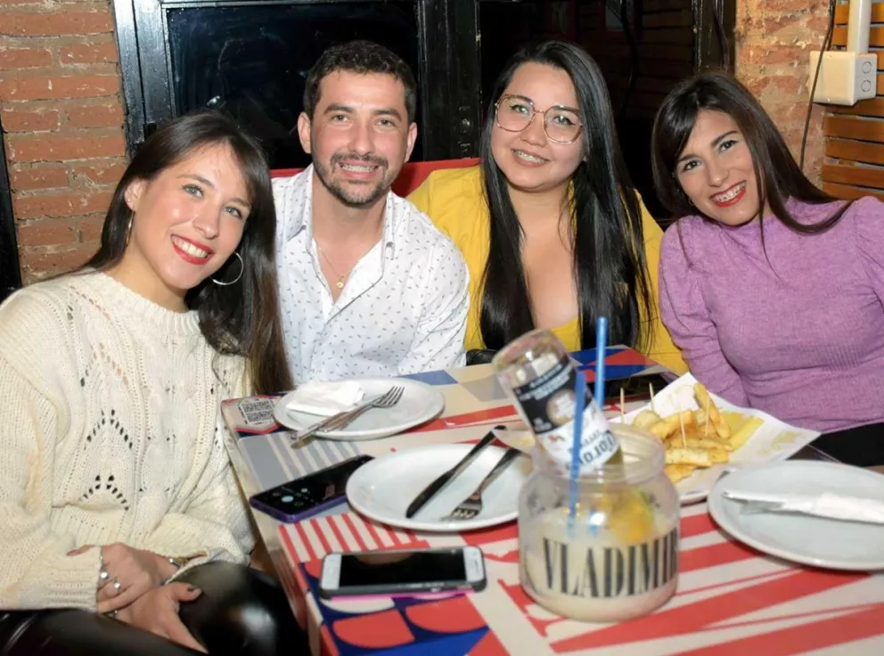 Silvina Blanco, Pedro Quintana, Lorena Ramos y Paola Blanco.