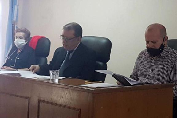 El tribunal está integrado por los jueces Atilio León, Lida Gallardo y Eduardo Jourdan. El tribunal está integrado por los jueces Atilio León, Lida Gallardo y Eduardo Jourdan.