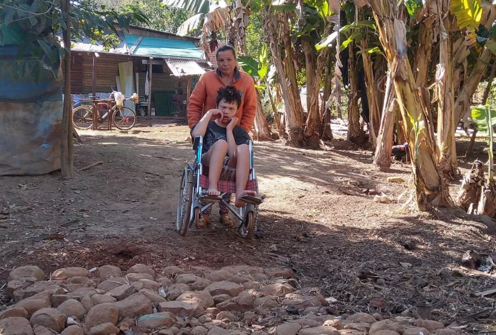 Puerto Iguazú: joven en silla de ruedas en grave estado de vulnerabilidad