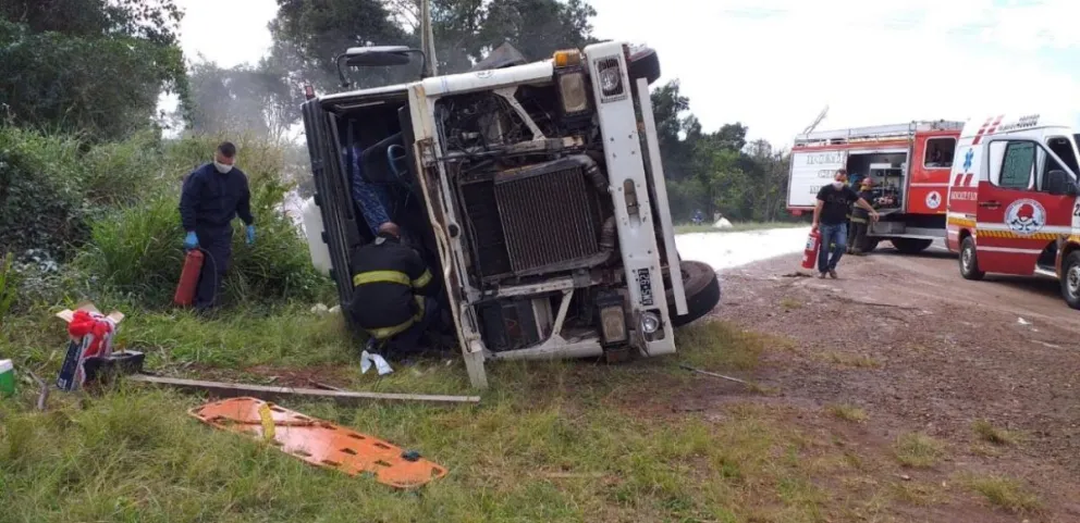 Despistó en Caraguatay un camión cargado con fécula de mandioca