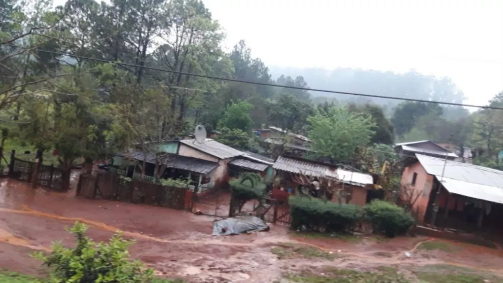 Asistieron a 16 familias de Oberá afectadas por el temporal