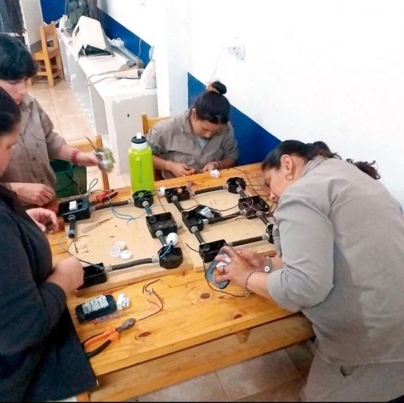 Cooperativa de mujeres apuesta al trabajo en la construcción Cooperativa de mujeres apuesta al trabajo en la construcción