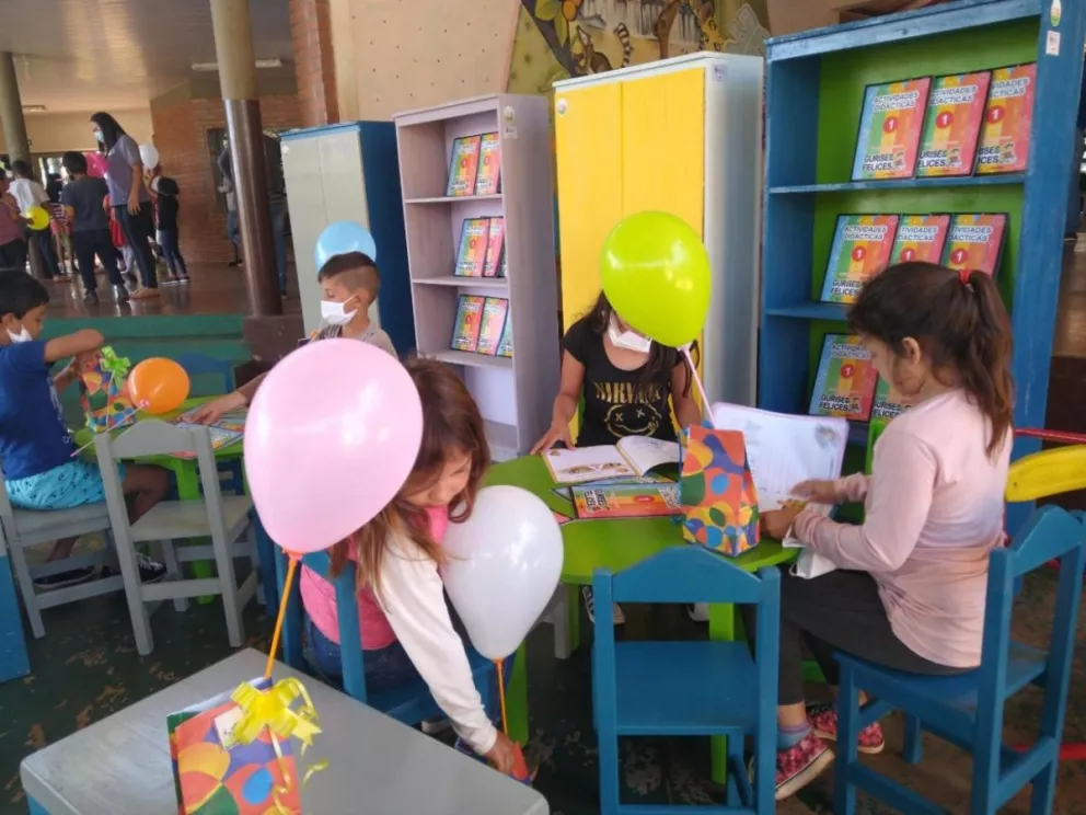 El Hogar de Día de Iguazú recibió donaciones de útiles escolares y mobiliarios