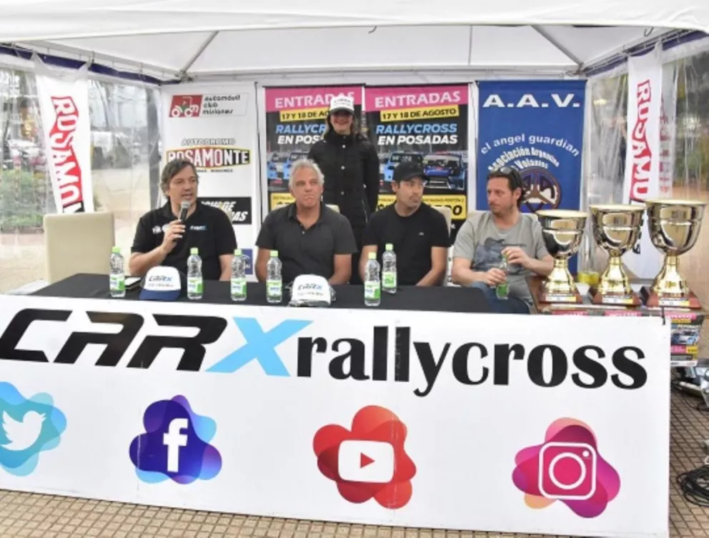 El Rallycross vivió la previa con sus mejores figuras en el centro de Posadas 
