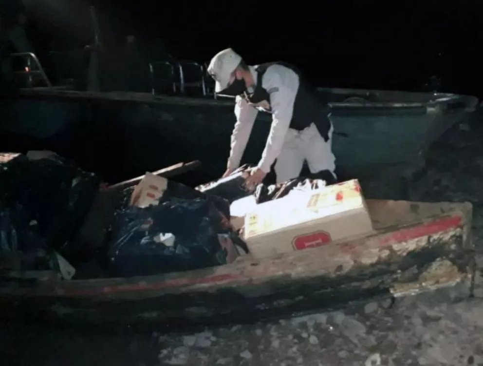 Prefectura halló un bote repleto de cigarrillos ilegales en Eldorado 