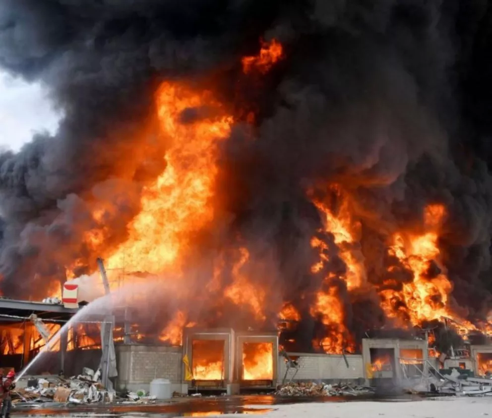 Beirut: un incendio en el puerto vuelve a sacudir Líbano a un mes de las explosiones