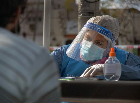 Confirmaron 143 muertes y 9.276 nuevos contagios en las últimas 24 horas en el país Confirmaron 143 muertes y 9.276 nuevos contagios en las últimas 24 horas en el país
