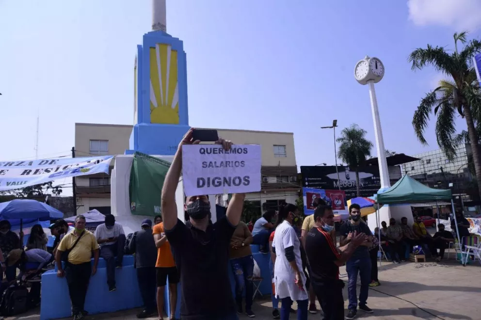 Docentes protestas en avenida Mitre y Uruguay
