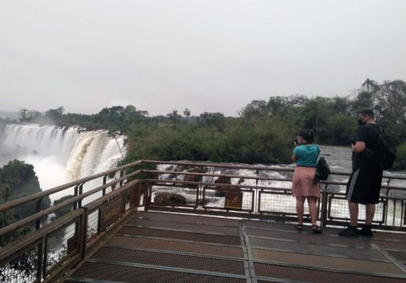Disminuyó el número de personas que solicitaron turnos para las caminatas en Cataratas Disminuyó el número de personas que solicitaron turnos para las caminatas en Cataratas