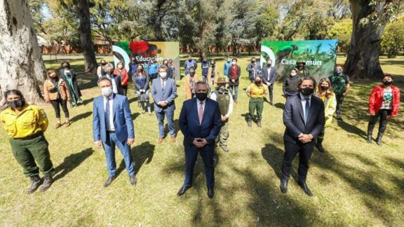 Alberto Fernández anticipó el impulso de una Ley de Educación Ambiental y la jura al medio ambiente Alberto Fernández anticipó el impulso de una Ley de Educación Ambiental y la jura al medio ambiente