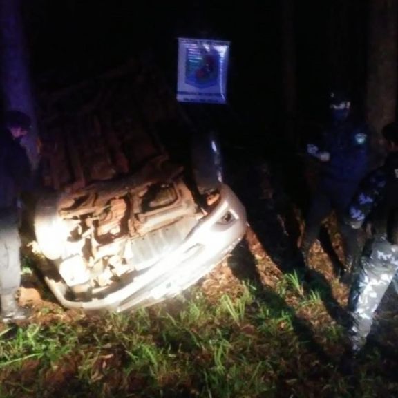 Despistó y volcó en la ruta 103 y salió ileso Despistó y volcó en la ruta 103 y salió ileso