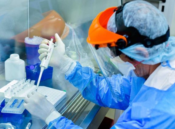 Desde el 26 de marzo el Lacmi procesa muestras de PCR; en abril se sumó una red de laboratorios privados. Desde el 26 de marzo el Lacmi procesa muestras de PCR; en abril se sumó una red de laboratorios privados.