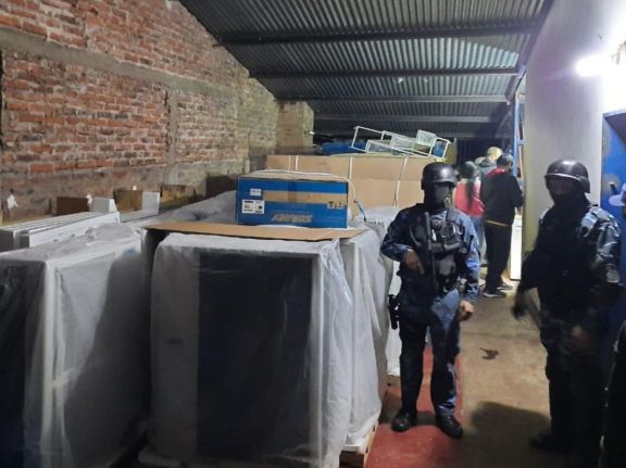 Recuperaron los 20 aires acondicionados robados a iglesia en Garupá Recuperaron los 20 aires acondicionados robados a iglesia en Garupá