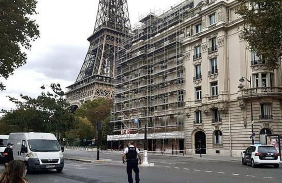 Evacúan la torre Eiffel por una amenaza de bomba Evacúan la torre Eiffel por una amenaza de bomba