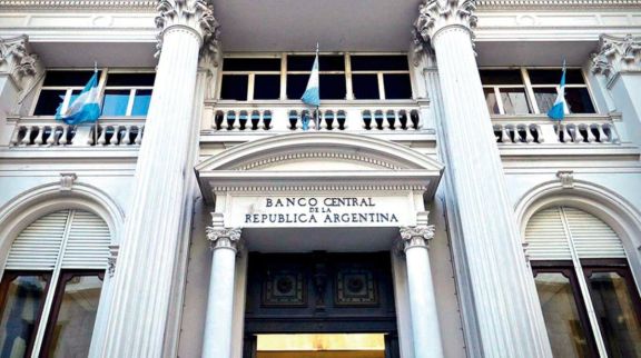 El Banco Central aclaró que se pueden retirar dólares con total normalidad El Banco Central aclaró que se pueden retirar dólares con total normalidad