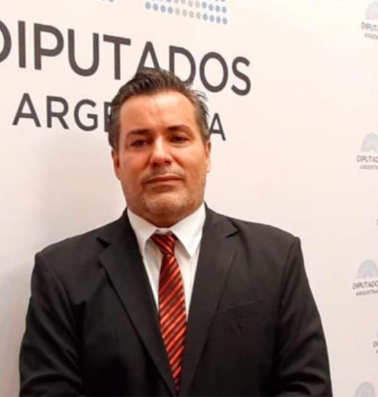 Suspenden a diputado: en plena sesión se mostró en acto sexual Suspenden a diputado: en plena sesión se mostró en acto sexual