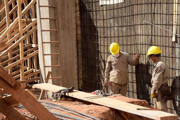 Fuerte caída del empleo por parate de actividades y grandes obras públicas Fuerte caída del empleo por parate de actividades y grandes obras públicas