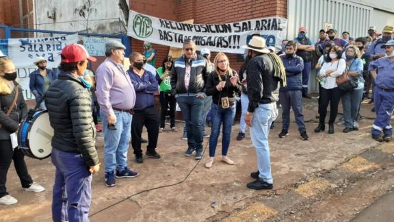 Empleados municipales de Oberá aceptaron el convenio salarial y levantaron la huelga Empleados municipales de Oberá aceptaron el convenio salarial y levantaron la huelga
