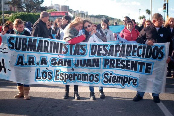Denuncian espionaje ilegal a familiares del ARA San Juan Denuncian espionaje ilegal a familiares del ARA San Juan
