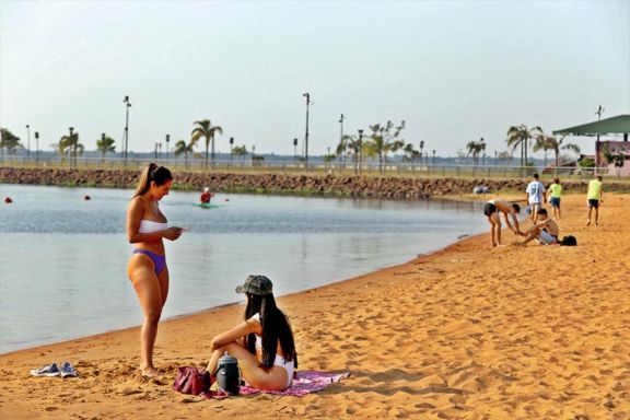 Hoy sigue el calor intenso y advierten sobre el riesgo de la exposición al sol Hoy sigue el calor intenso y advierten sobre el riesgo de la exposición al sol