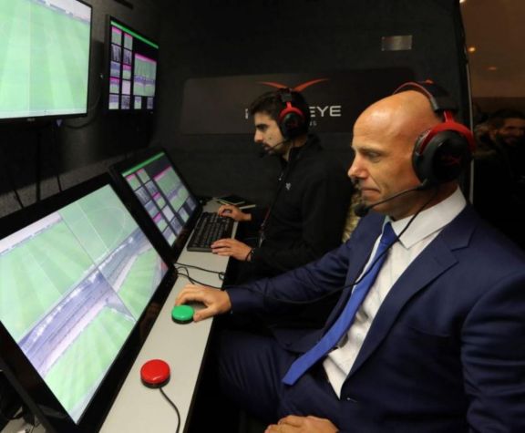 El VAR llega al fútbol argentino y podría empezar a utilizarse en cinco meses El VAR llega al fútbol argentino y podría empezar a utilizarse en cinco meses