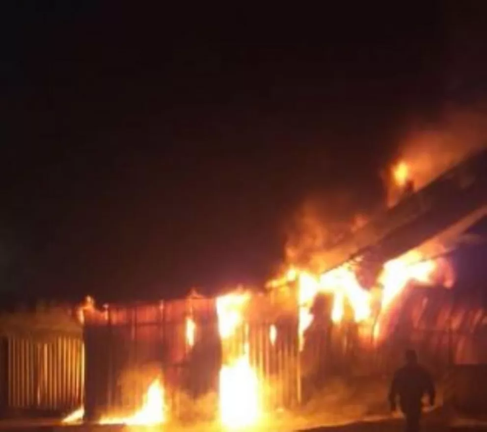 Dos de Mayo: daños tras incendio en depósito de Cooperativa Yerbatera