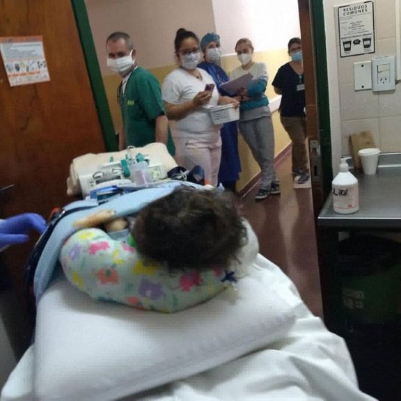 Bebé con extraña enfermedad fue derivado al Italiano con esperanzas de un tratamiento Bebé con extraña enfermedad fue derivado al Italiano con esperanzas de un tratamiento