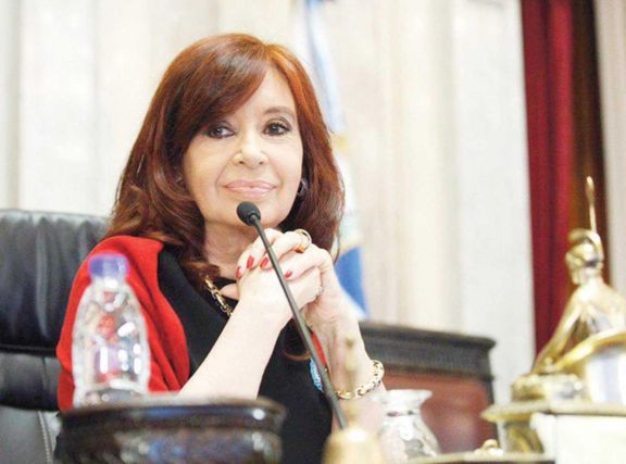 La ex mandataria puntualizó que Chile es gobernado por el consevador Piñera y convive con el mismo drama. La ex mandataria puntualizó que Chile es gobernado por el consevador Piñera y convive con el mismo drama.