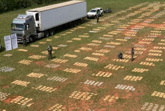 Jardín América: secuestran casi diez toneladas de marihuana que eran transportadas en un camión Jardín América: secuestran casi diez toneladas de marihuana que eran transportadas en un camión