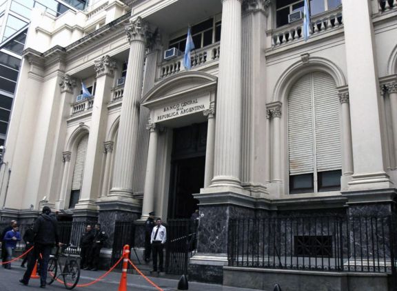 El Banco Central aseguró que no hay impedimento para que los bancos vendan dólares El Banco Central aseguró que no hay impedimento para que los bancos vendan dólares