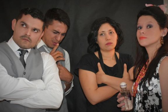 Dos obras de Chávez abren la apuesta de teatro en casa Dos obras de Chávez abren la apuesta de teatro en casa