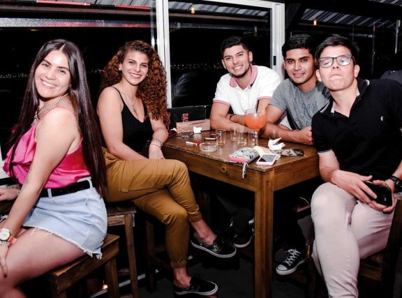 Micaela, Antonella, Matías, Marcelo y Horacio. Micaela, Antonella, Matías, Marcelo y Horacio.
