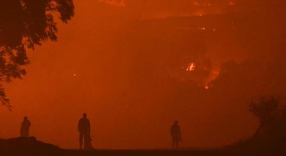 Incendios en Córdoba: alerta en la localidad de Achiras por la cercanía del fuego Incendios en Córdoba: alerta en la localidad de Achiras por la cercanía del fuego