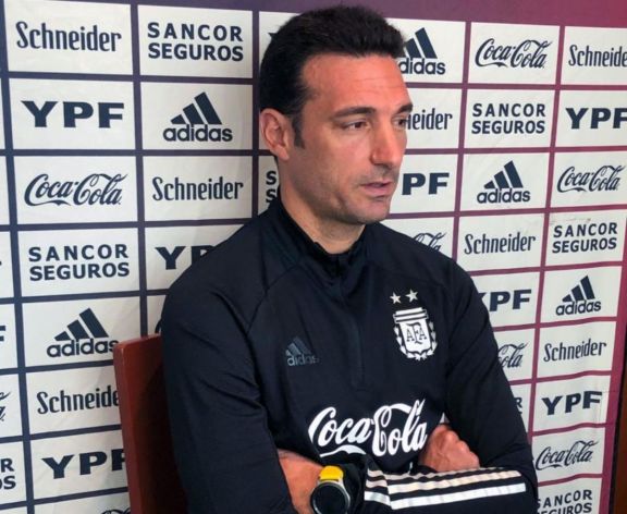 Scaloni, en conferencia: "No va a haber muchos cambios, pero seguro alguno haya" Scaloni, en conferencia: "No va a haber muchos cambios, pero seguro alguno haya"