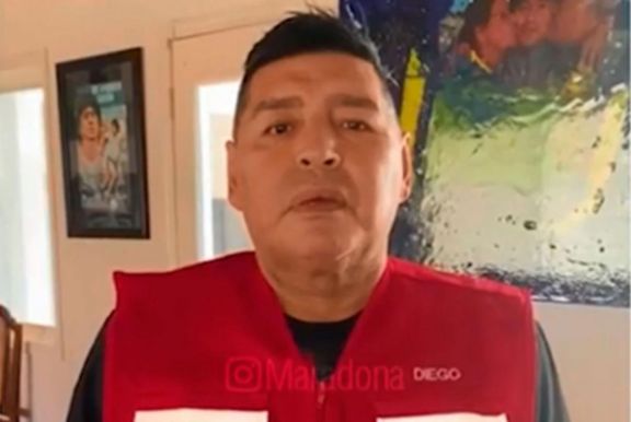 Maradona a Macri: "Tus decisiones le cagaron la vida a dos generaciones de argentinos" Maradona a Macri: "Tus decisiones le cagaron la vida a dos generaciones de argentinos"
