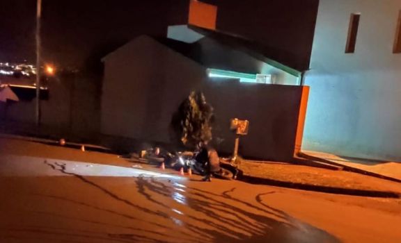 Alem: tres heridos graves tras choque entre motocicletas Alem: tres heridos graves tras choque entre motocicletas