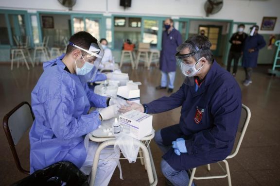 Confirmaron 386 muertes y 13.305 contagiados en el país Confirmaron 386 muertes y 13.305 contagiados en el país