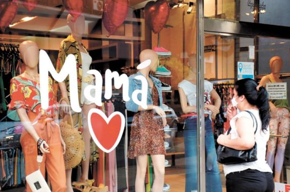 Día de la Madre: se salió antes a buscar el regalo preferido Día de la Madre: se salió antes a buscar el regalo preferido