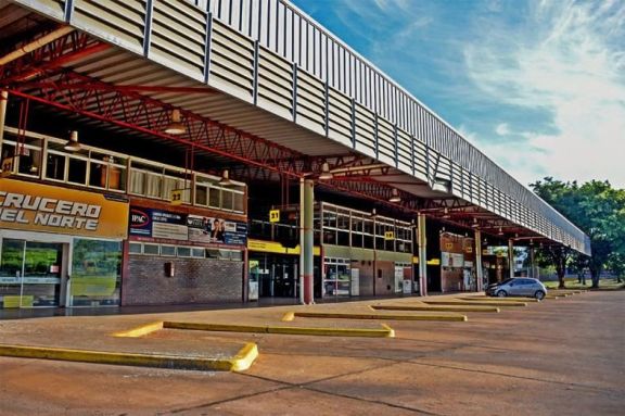 La habilitación de vuelos regulares internacionales y de cabotaje y el transporte terrestres de media y larga distancia se formalizó hoy La habilitación de vuelos regulares internacionales y de cabotaje y el transporte terrestres de media y larga distancia se formalizó hoy