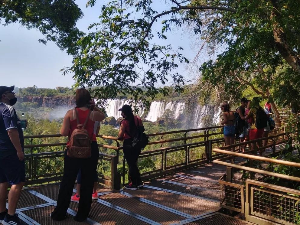 El Parque Nacional Iguazú seguirá habilitado únicamente para turismo interno