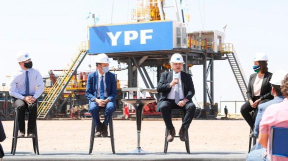 Alberto Fernández: "Necesitamos a YPF más fuerte y más viva que nunca" Alberto Fernández: "Necesitamos a YPF más fuerte y más viva que nunca"