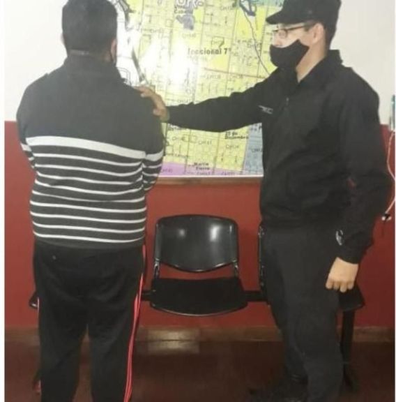 Rompió la puerta de su vecino por pedirle que deje de hacer ruidos con herramientas Rompió la puerta de su vecino por pedirle que deje de hacer ruidos con herramientas