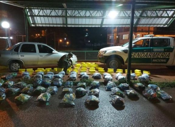 Gendarmería secuestró mercadería de contrabando en Pozo Azul Gendarmería secuestró mercadería de contrabando en Pozo Azul