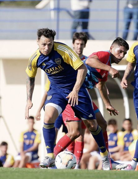 Boca: Se lesionó Zárate y volvió a jugar Villa Boca: Se lesionó Zárate y volvió a jugar Villa