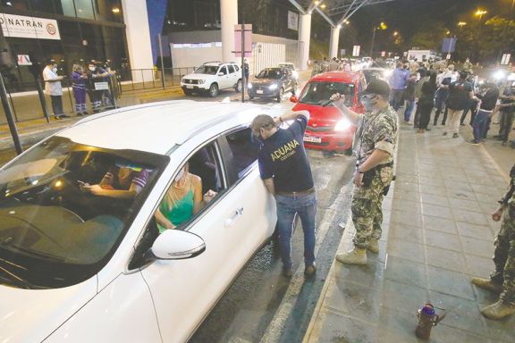 A modo de prueba piloto reabrió el Puente de la Amistad A modo de prueba piloto reabrió el Puente de la Amistad