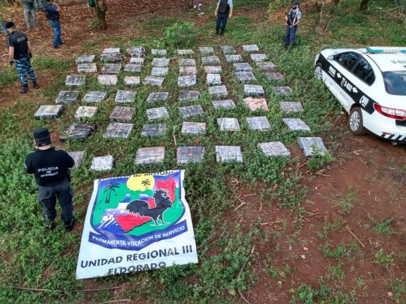 Incautaron un vehículo cargado con marihuana en Colonia Victoria Incautaron un vehículo cargado con marihuana en Colonia Victoria