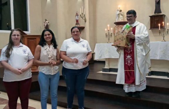 La comunidad de Pozo Azul despidió con un homenaje al padre Horacio La comunidad de Pozo Azul despidió con un homenaje al padre Horacio