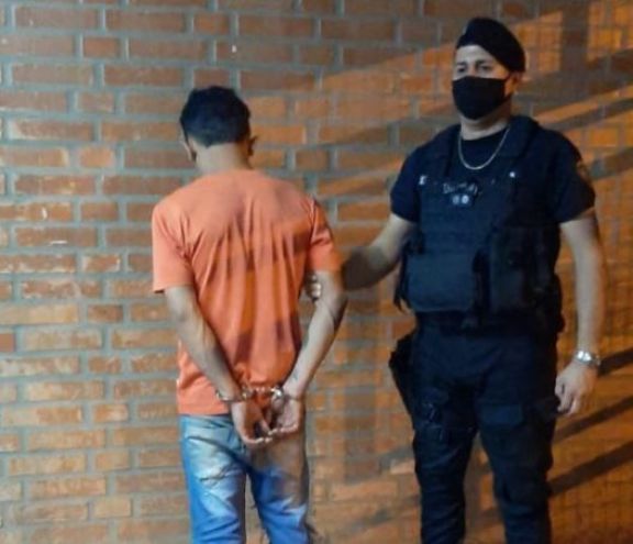 Posadas: fue captado por cámaras mientras robaba un auto y fue detenido Posadas: fue captado por cámaras mientras robaba un auto y fue detenido